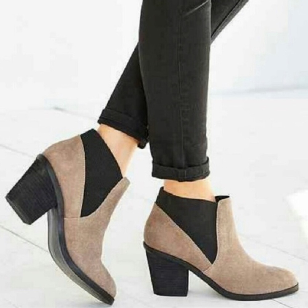 Urban Outfitters Stacked Heel Chelsea Boots sz 8 - Picture 1 of 6